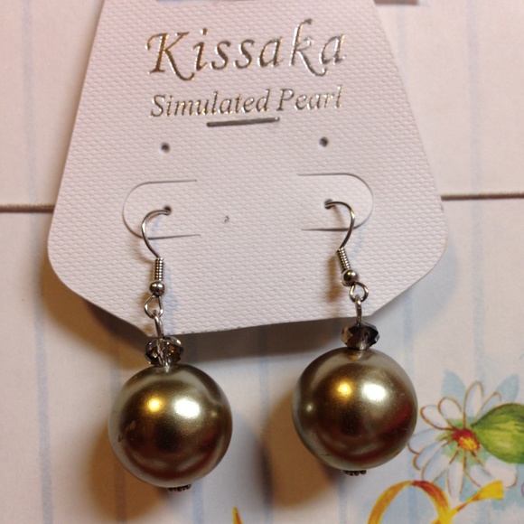 Kissaka Jewelry - Pearl In A Metallic Brown Tone Drop Earrings